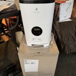 Dog Or Cat Feeder