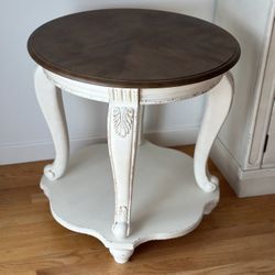 Ashley Furniture Realyn End Table