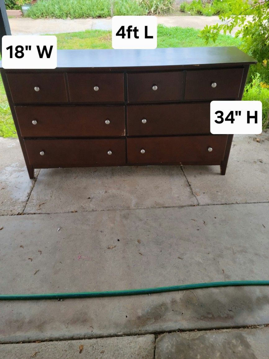 Dresser