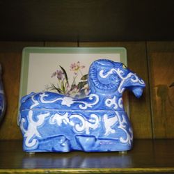 Vintage Chinese Porcelain Ram Box
