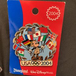 DISNEY 2004 USA OLYMPIC LOGO MICKEY MOUSE WITH FLAGS PIN