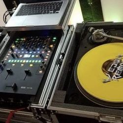 VENDO TORNAMESAS  THECCNICS CON MIXER