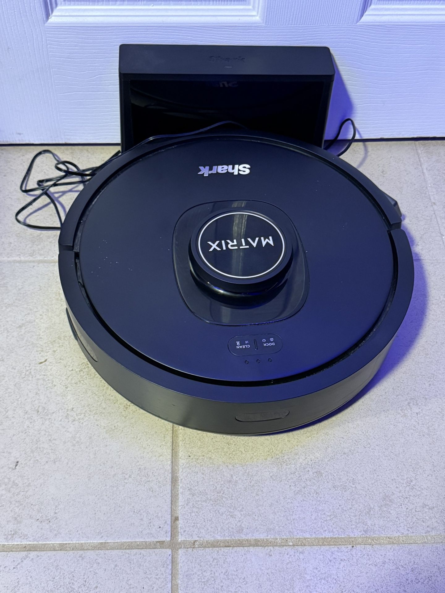 Shark matrix robot vacuum with App function