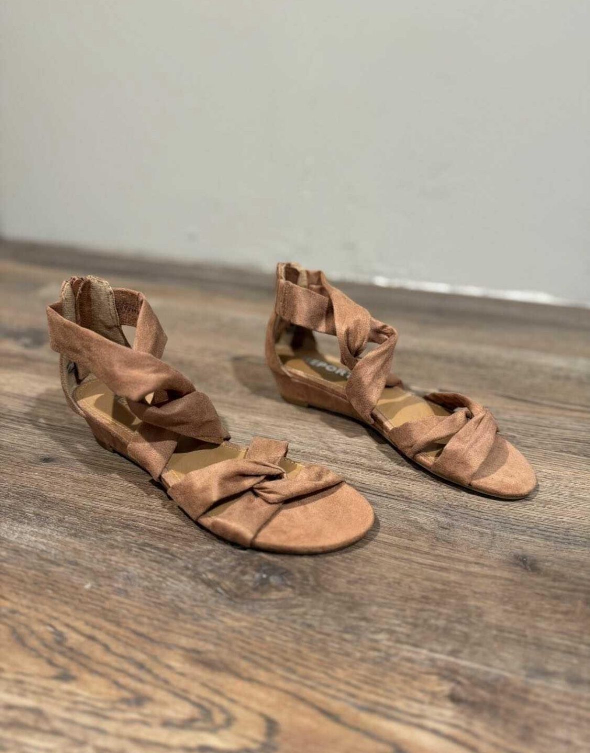 New Report Wedge Sandals Size 6
