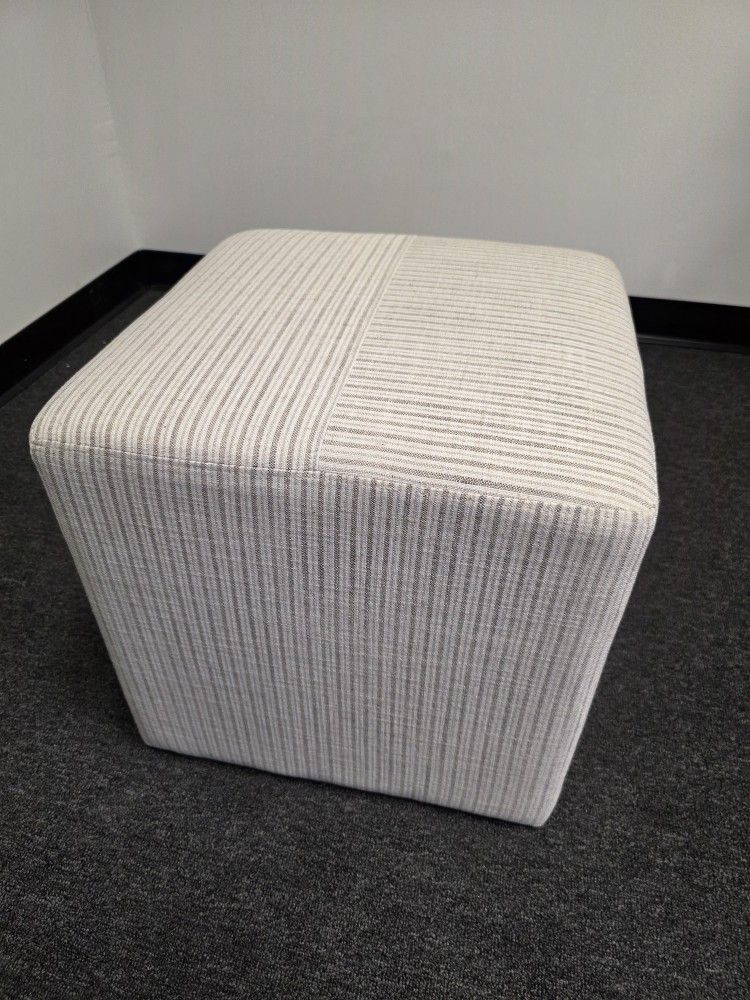 New Lynnwood Upholstered Ottoman