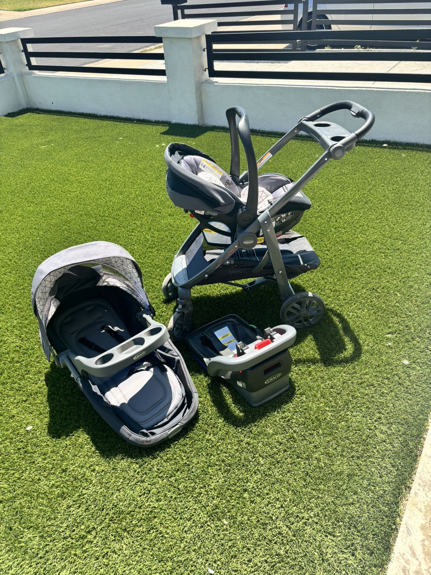 Graco Snug ride Snug Lock 35 Infant And Stroller Combo