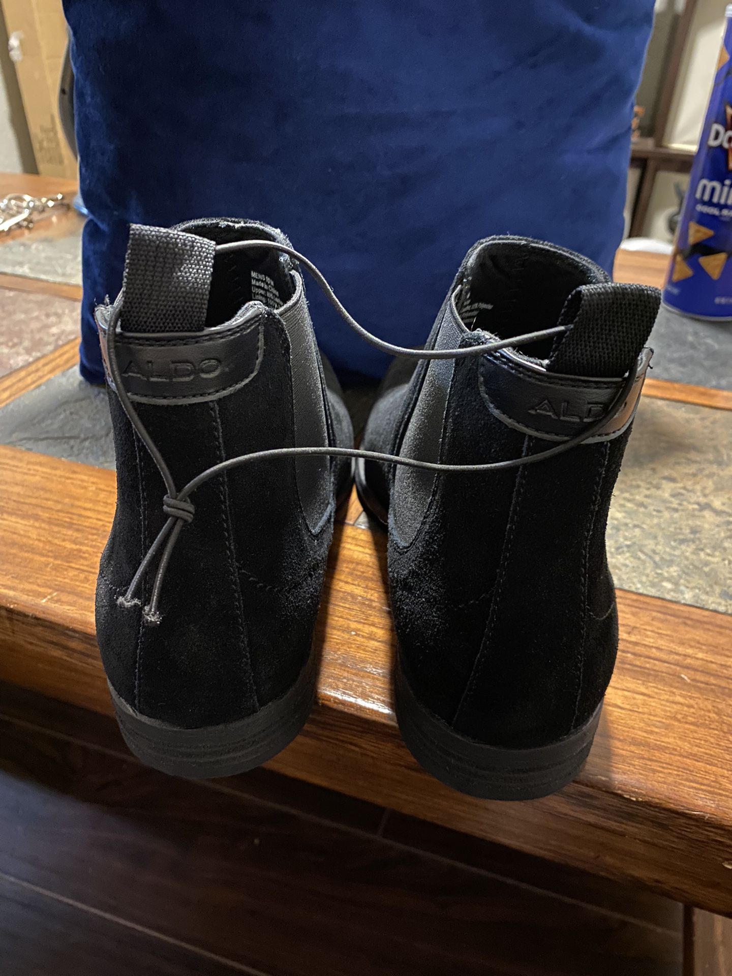 New Mens size 10 Aldo boots, genuine suede