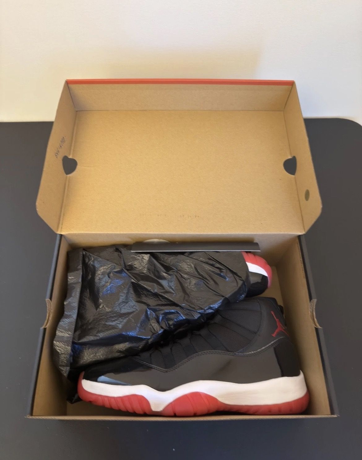 JORDAN 11 BRED