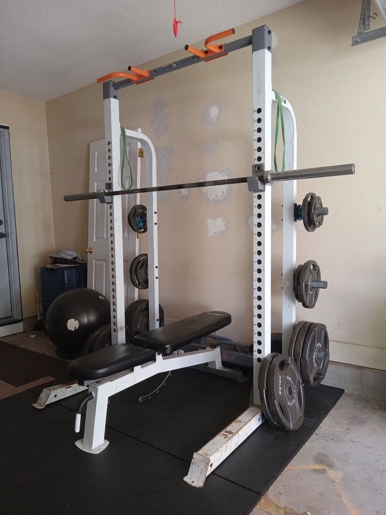 Squat Rack w/ Power Bar