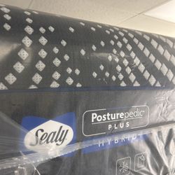Sealy Posturepedic Hybrid King mattress