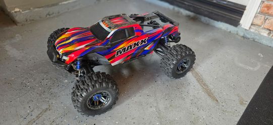 Traxxas Wide MAXX w/ battery, Controller