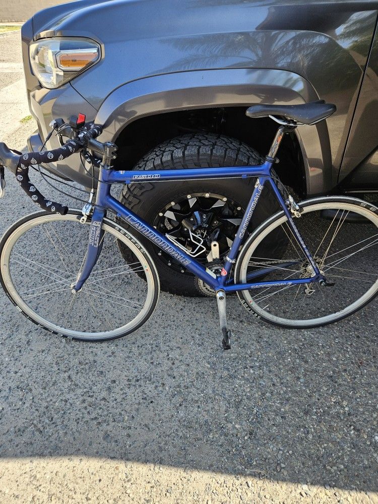 Cannondale R500 Road Bike