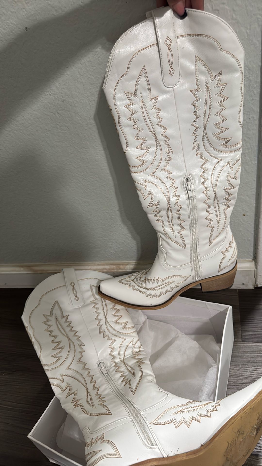 White cowgirl boots