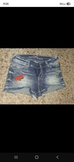 Wallflower size 9 Acid wash shorts