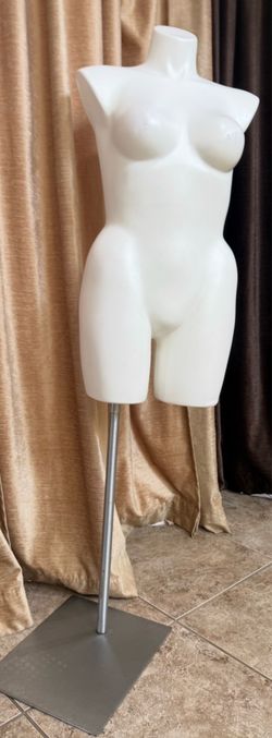 Plus Size Female Torso Mannequin with Metal Stand – Excellent Condition