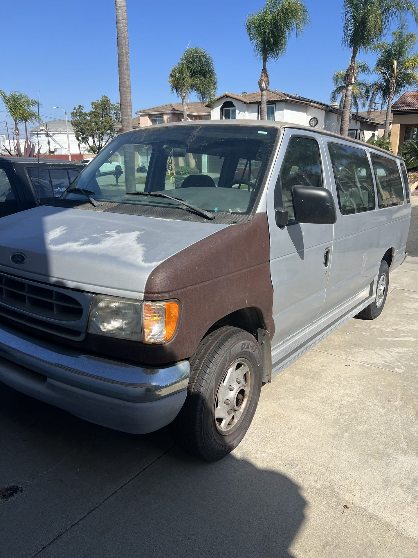 1999 Ford E-350