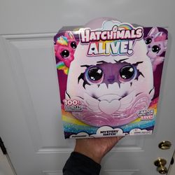 Hatchimals Alive Mystery Hatch Interactive Pufficorn with Mist, Lights & Sounds