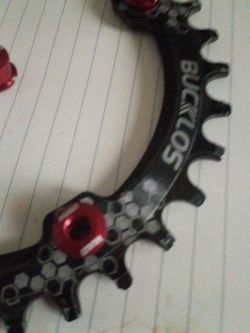 Sprocket 32 T / oà red anodized