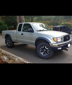 🚗🔥 2004 Toyota Tacoma 4WD – Clean Frame & Original Paint