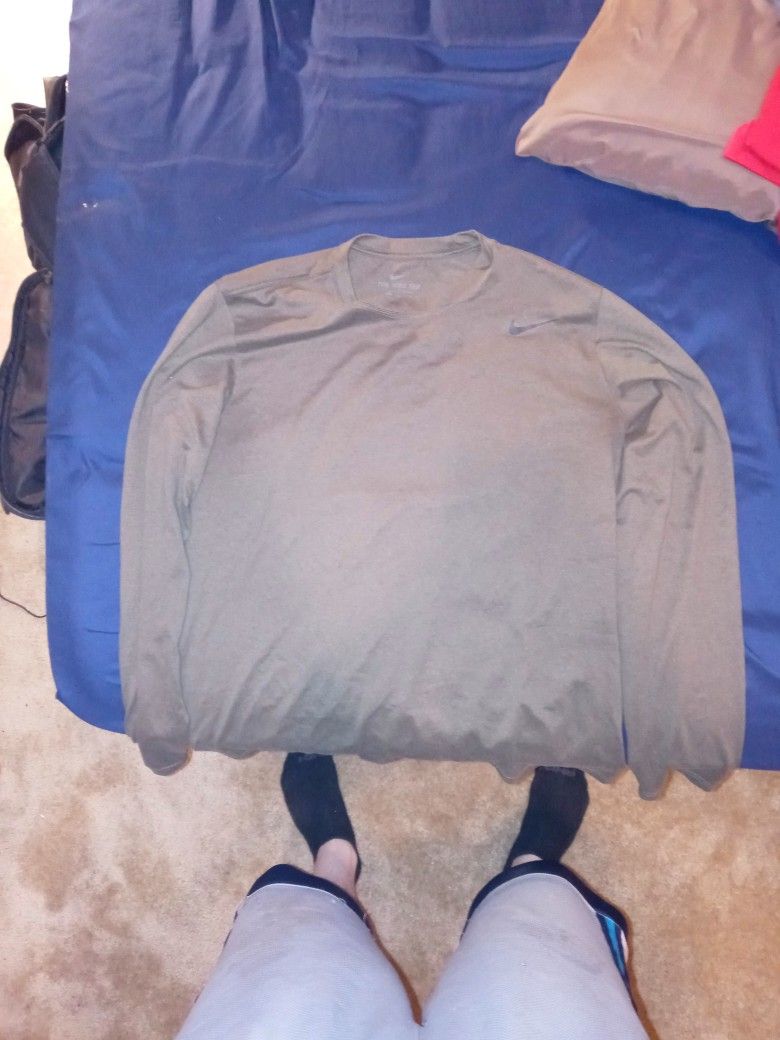 Long Sleeve Nike DRI FIT NEVER WORN