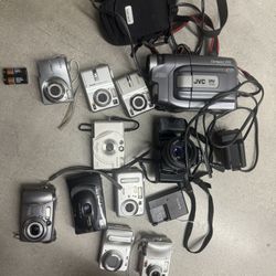 Este es un lote de 10 cámaras diferentes, algunas digitales y otras antiguas, una videocámara VHS sin probar. Se vende en su estado actual, solo para 
