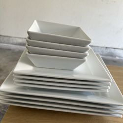 Sur La Table Dinner Set 