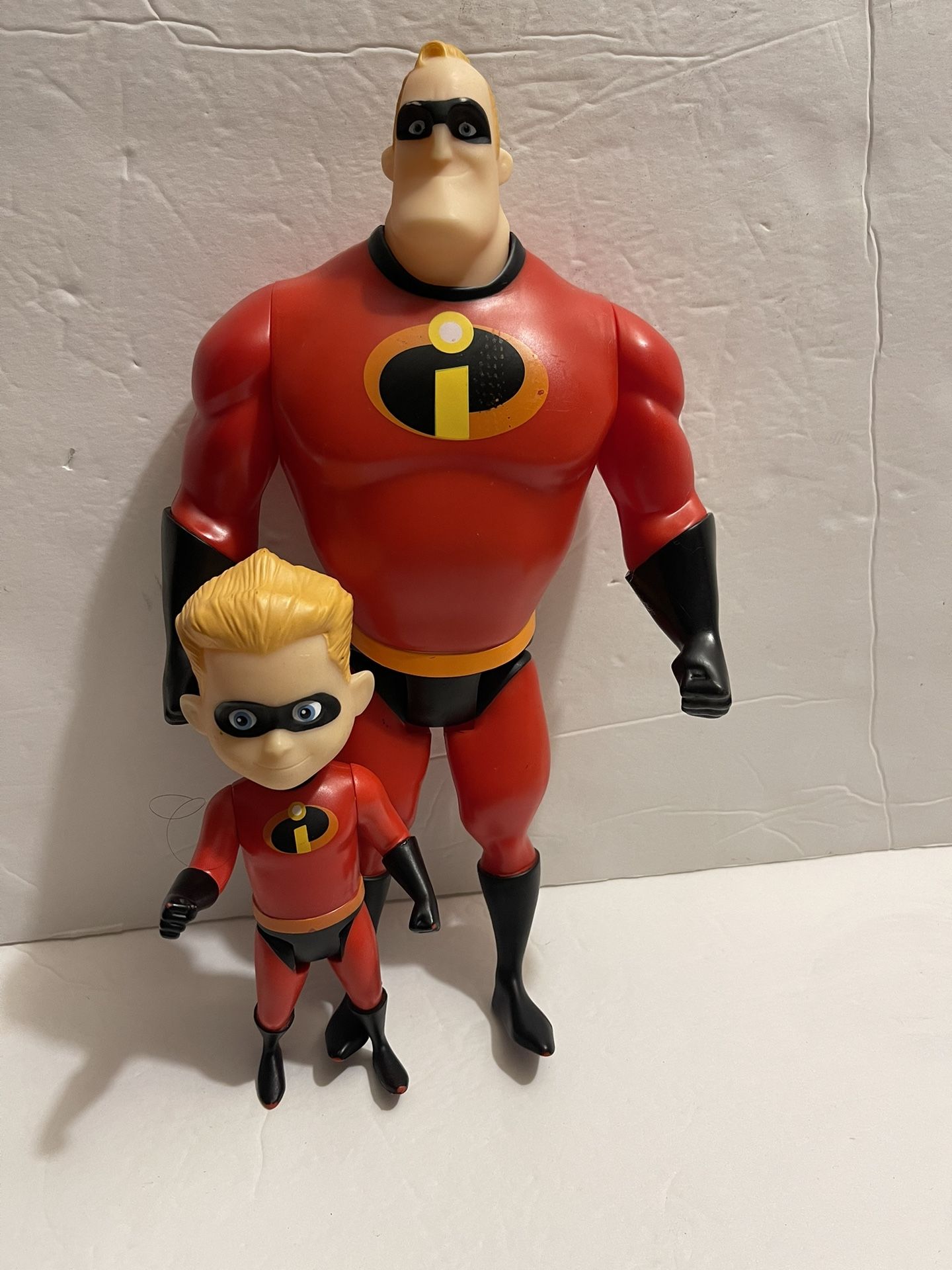 Disney Pixar The Incredibles Mr Incredible Red Suit 7" Action Figure.