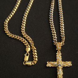 14kt 925 silver 30in Miami Cuban chain w/ 14kt 925 cross pendant Moissanite diamonds