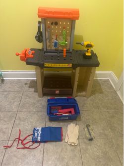 Step 2 kids work bench with pretend toys