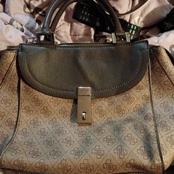 Like New Guess Satchel Purse Beautiful Great Price