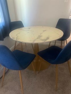 Dinning Table with chairs.