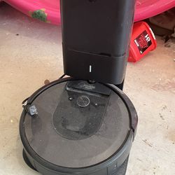 Roomba iRobot And Self Cleaning Dock 