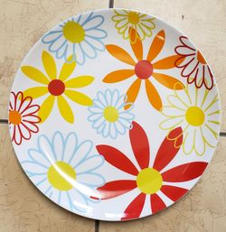 4 new rare crate and barrel flower plates