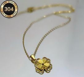 ✨🔥STAINLESS STEEL CLOVER NECKLACE