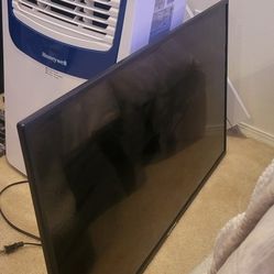 40-inch Flat Screen  TV LED HD | HDMI | Metal Black