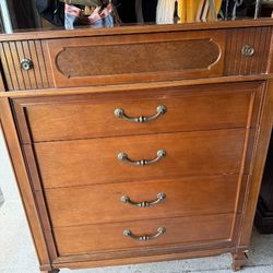 Med century vintage dresser, 