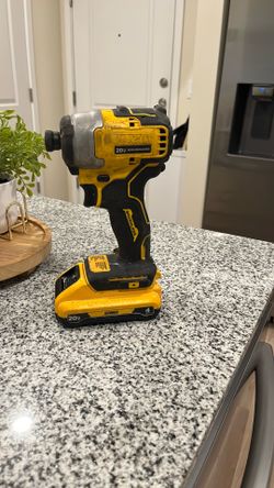 Dewalt impact with 4amph battery