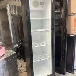 upright display cooler