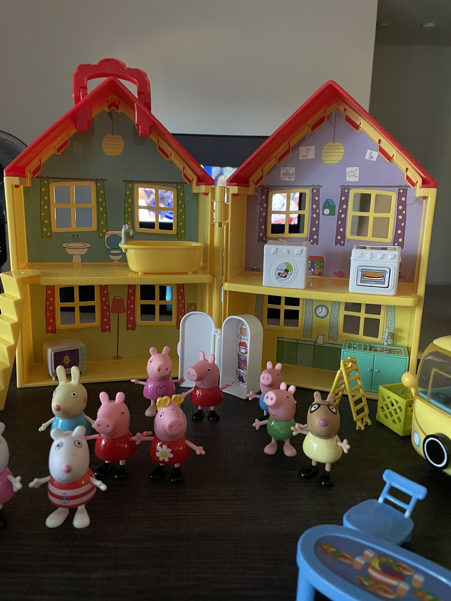 Pella Pig Play House 