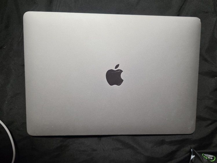 MacBook Pro 13" 2018 i5 8GB (cracked Screen)
