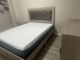 3 Set Queen Size Bed Furniture/ Mattress