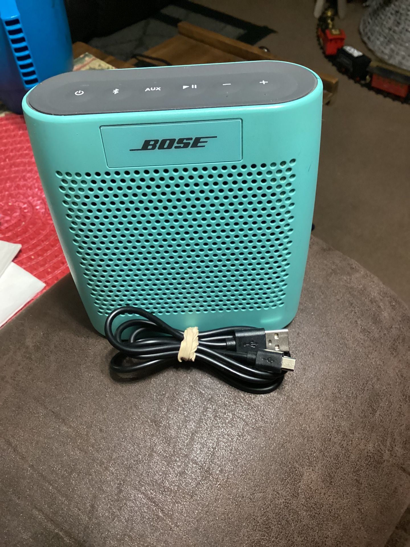 Great Used Bose Soundlink Color Model # 415859 Bluetooth Speaker (mint Colored)