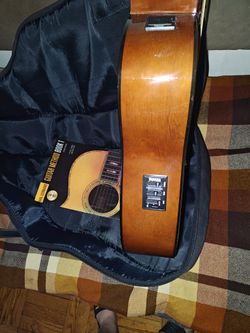 Yamaha FX 335 Guitar Almost Brand New for Sale in Brooklyn NY