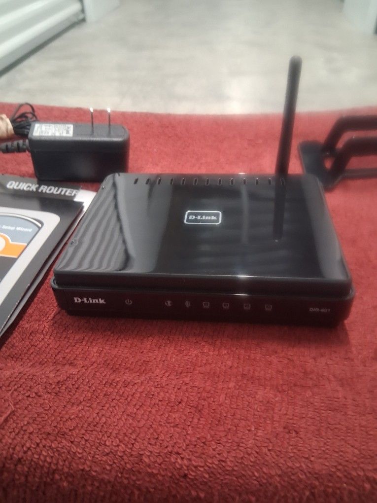 NEW "D LINK" WIRELESS ROUTER, GREAT ROUTER WITHLONG RANGE AND HIGH SPEEDS!!!