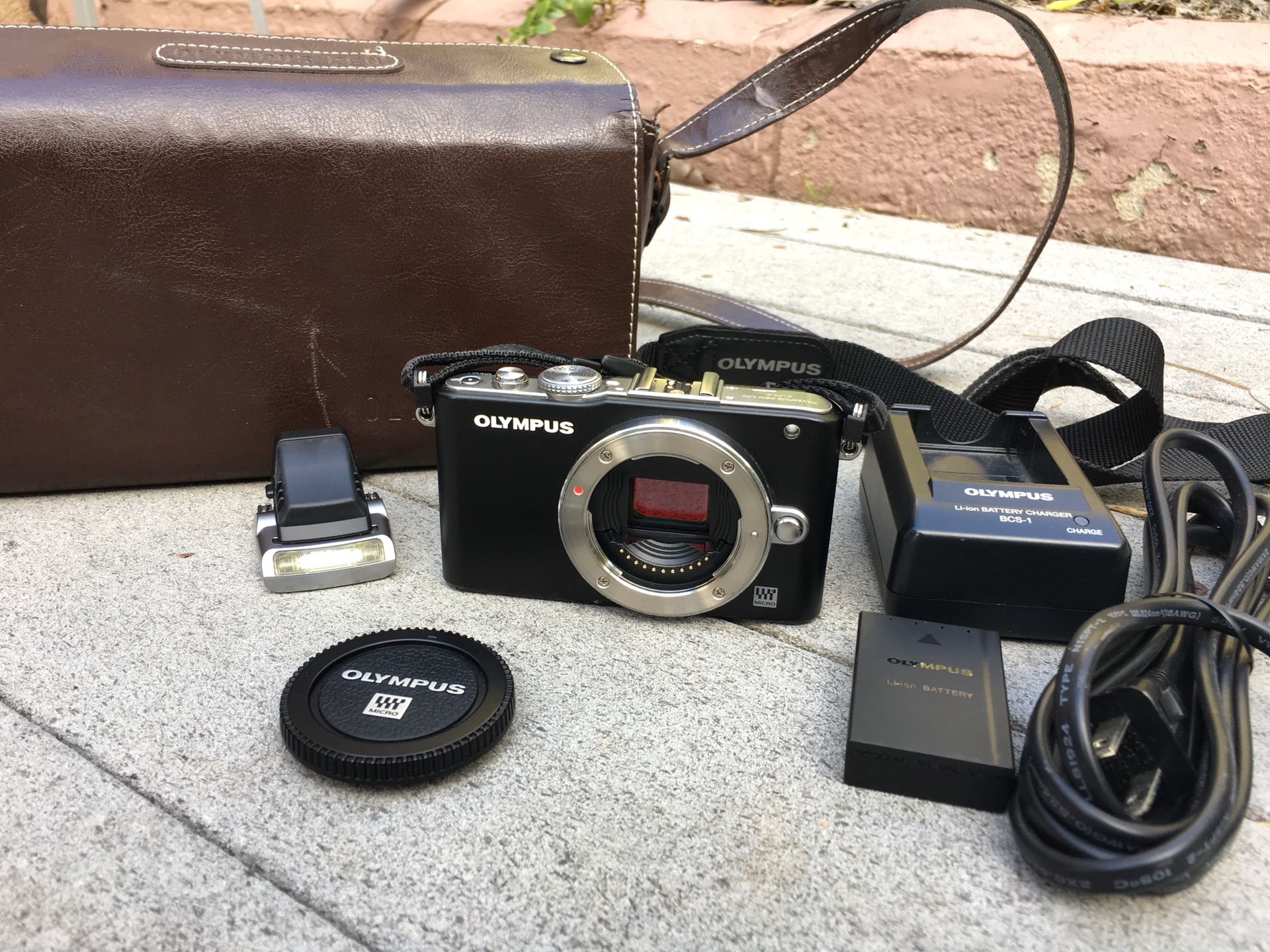 Olympus PEN E-PL3 12.3MP Digital Camera - Black (Body Only) + Case and Flash