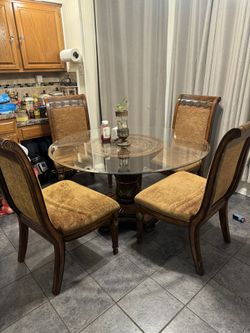 Dining Table And 4 Chairs 