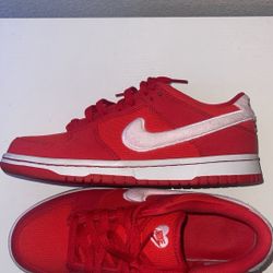 Nike Dunk Low GS 'Valentine's Day 2024'   7Y