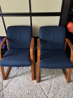 Hon Pair of Arm Chairs (2)
