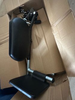 NEW pair of elevating swing-away leg rests with pads and footrests for Wheelchair