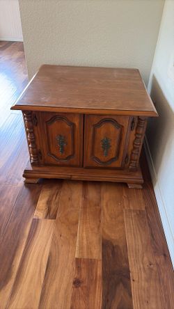 Short Solid Wood Table Storage 